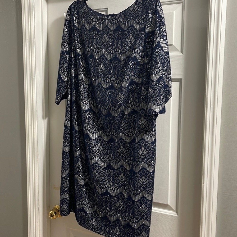 Jessica Howard Woman.    New with tags.  Never worn….18w navy with silver..